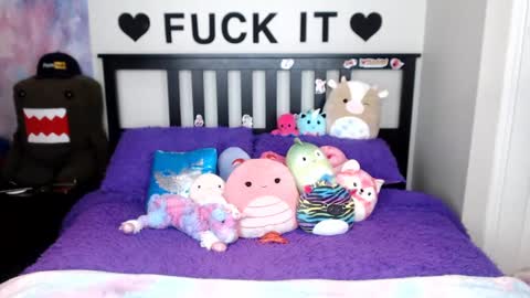 Snapshot of mackenziewolfe chatting on 10/30/25, 04:36 Mackenzie Wolfe online show from 10/30/25, 04:36