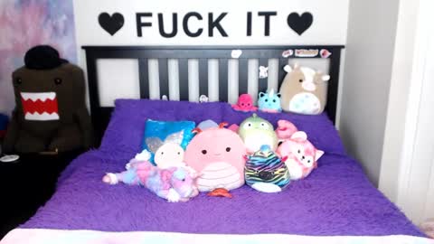 Snapshot of mackenziewolfe chatting on 11/03/25, 04:58 Mackenzie Wolfe online show from 11/03/25, 04:58