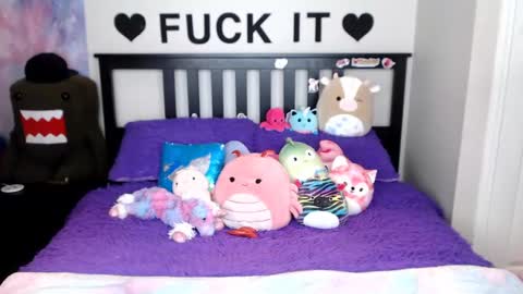 Snapshot of mackenziewolfe chatting on 11/05/25, 04:45 Mackenzie Wolfe online show from 11/05/25, 04:45