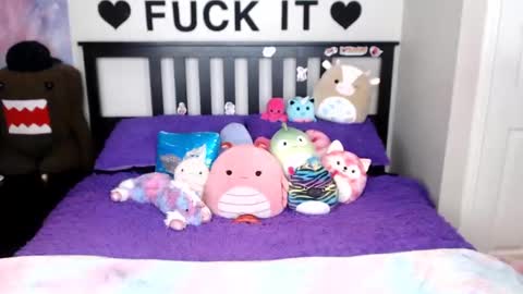 Snapshot of mackenziewolfe chatting on 11/06/25, 04:24 Mackenzie Wolfe online show from 11/06/25, 04:24