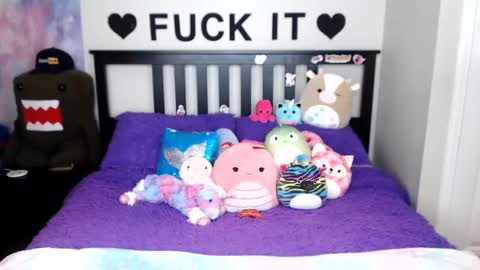 Snapshot of mackenziewolfe chatting on 11/07/25, 04:45 Mackenzie Wolfe online show from 11/07/25, 04:45