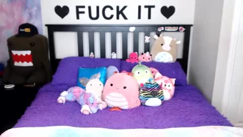 Snapshot of mackenziewolfe chatting on 11/09/25, 04:33 Mackenzie Wolfe online show from 11/09/25, 04:33