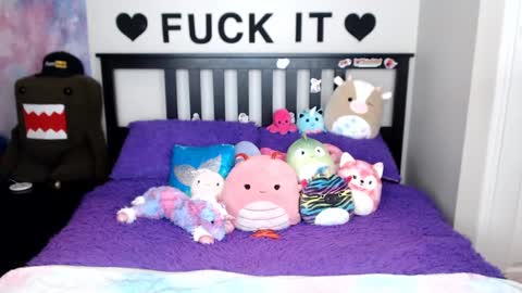 Snapshot of mackenziewolfe chatting on 11/12/25, 03:07 Mackenzie Wolfe online show from 11/12/25, 03:07