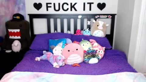 Snapshot of mackenziewolfe chatting on 11/17/25, 06:19 Mackenzie Wolfe online show from 11/17/25, 06:19