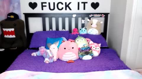 Snapshot of mackenziewolfe chatting on 11/25/25, 04:12 Mackenzie Wolfe online show from 11/25/25, 04:12