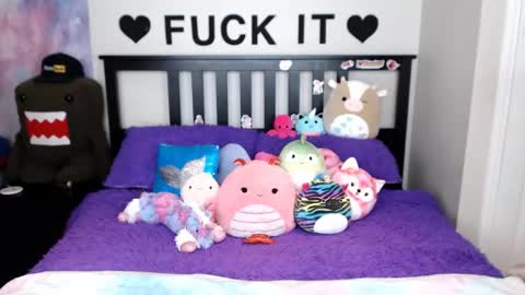 Snapshot of mackenziewolfe chatting on 11/27/25, 02:57 Mackenzie Wolfe online show from 11/27/25, 02:57