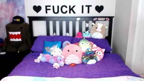 Snapshot of mackenziewolfe chatting on 11/28/25, 03:09 Mackenzie Wolfe online show from 11/28/25, 03:09