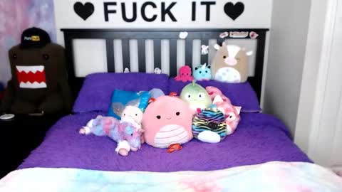 Snapshot of mackenziewolfe chatting on 11/29/25, 03:31 Mackenzie Wolfe online show from 11/29/25, 03:31