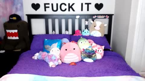 Snapshot of mackenziewolfe chatting on 11/30/25, 03:10 Mackenzie Wolfe online show from 11/30/25, 03:10