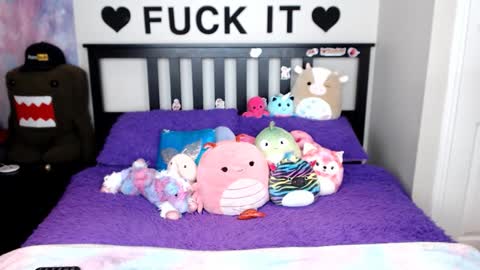 Snapshot of mackenziewolfe chatting on 12/01/25, 05:34 Mackenzie Wolfe online show from 12/01/25, 05:34