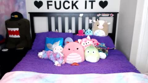 Snapshot of mackenziewolfe chatting on 12/02/25, 04:51 Mackenzie Wolfe online show from 12/02/25, 04:51