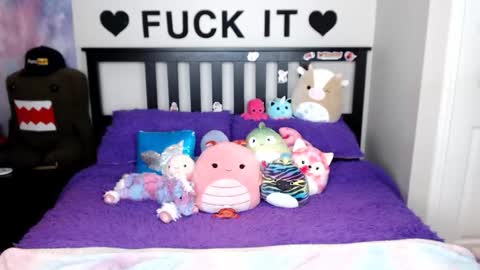 Snapshot of mackenziewolfe chatting on 12/04/25, 05:06 Mackenzie Wolfe online show from 12/04/25, 05:06