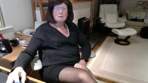 Deanne online show from 11/22/25, 04:28