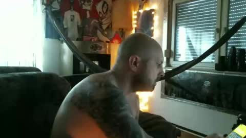 Snapshot of mad_dem0n chatting on 01/04/25, 02:46 Manuel online show from 01/04/25, 02:46