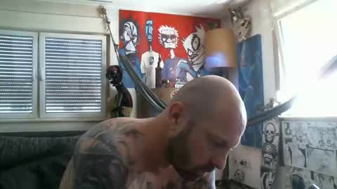 Snapshot of mad_dem0n chatting on 09/13/25, 11:10 Manuel online show from 09/13/25, 11:10