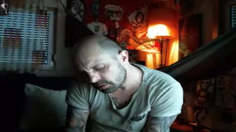 Snapshot of mad_dem0n chatting on 11/27/25, 03:25 Manuel online show from 11/27/25, 03:25