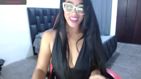 Snapshot of madam_klauss chatting on 10/21/25, 06:14 EMILY online show from 10/21/25, 06:14
