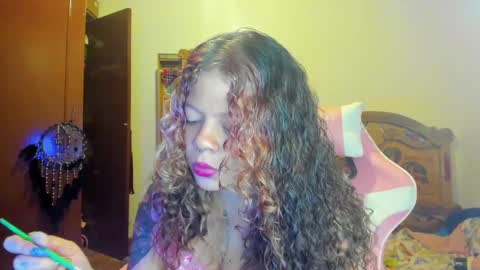 Snapshot of madam_sativa chatting on 02/12/25, 11:30 di online show from 02/12/25, 11:30