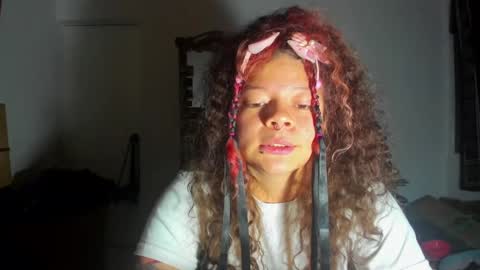 Snapshot of madam_sativa chatting on 03/08/25, 03:28 di online show from 03/08/25, 03:28