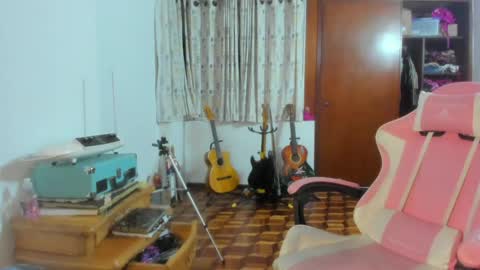 Snapshot of madam_sativa chatting on 05/16/26, 02:41 di online show from 05/16/26, 02:41