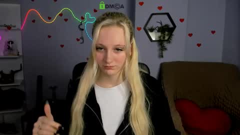 Snapshot of madam_ulis chatting on 04/30/26, 08:20 Ulis online show from 04/30/26, 08:20