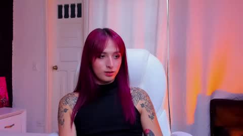 Snapshot of madame_lilith chatting on 01/10/25, 02:23  madame lilith  online show from 01/10/25, 02:23