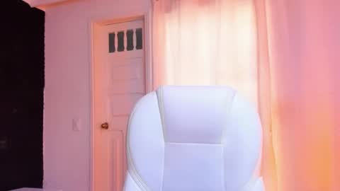 Snapshot of madame_lilith chatting on 01/11/25, 02:04  madame lilith  online show from 01/11/25, 02:04