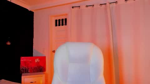 Snapshot of madame_lilith chatting on 10/17/25, 11:24  madame lilith  online show from 10/17/25, 11:24