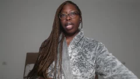 Snapshot of madamindigo chatting on 01/05/25, 03:11 YourMadamIndigo online show from 01/05/25, 03:11