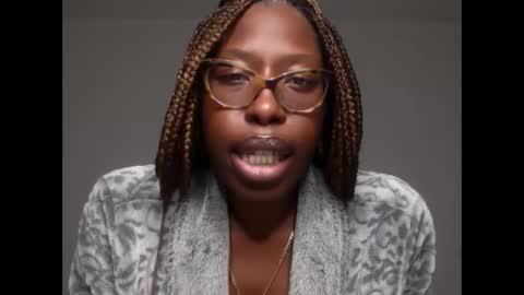 Snapshot of madamindigo chatting on 01/05/25, 06:13 YourMadamIndigo online show from 01/05/25, 06:13