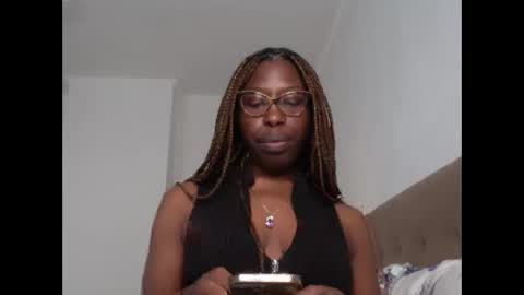 Snapshot of madamindigo chatting on 02/16/25, 03:05 YourMadamIndigo online show from 02/16/25, 03:05