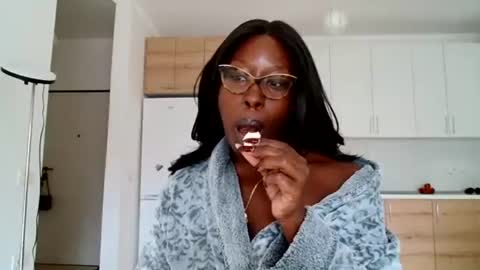 Snapshot of madamindigo chatting on 09/10/25, 04:07 YourMadamIndigo online show from 09/10/25, 04:07