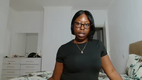 Snapshot of madamindigo chatting on 11/06/25, 08:54 YourMadamIndigo online show from 11/06/25, 08:54