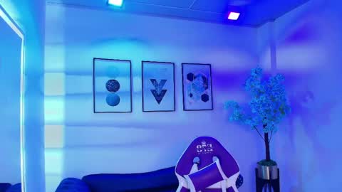 maddie_t18 online show from 05/02/26, 12:10