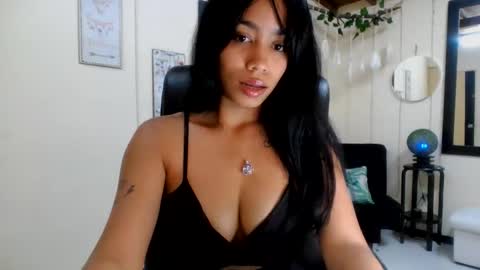 Snapshot of maddie_thompsonn chatting on 10/24/25, 04:42 maddie_thompsonn online show from 10/24/25, 04:42