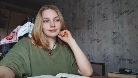 Snapshot of maddiecager chatting on 03/01/26, 07:21 Emma online show from 03/01/26, 07:21