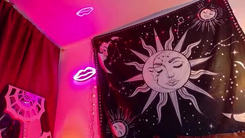 Snapshot of maddilust chatting on 03/05/26, 01:51 Miss Lust online show from 03/05/26, 01:51