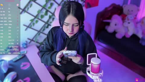 Snapshot of maddyfoox chatting on 01/06/25, 10:15 Maddy Foox online show from 01/06/25, 10:15