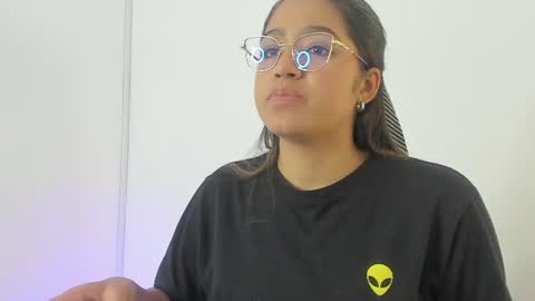 Snapshot of madelayn_torres chatting on 06/13/26, 11:08 madelayn_torres online show from 06/13/26, 11:08