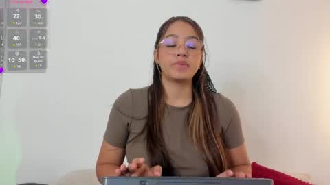 Snapshot of madelayn_torres chatting on 07/16/26, 01:17 madelayn_torres online show from 07/16/26, 01:17