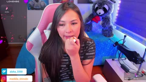 Snapshot of madeleine_shinobi chatting on 01/26/25, 08:34 Emily Only Fans online show from 01/26/25, 08:34