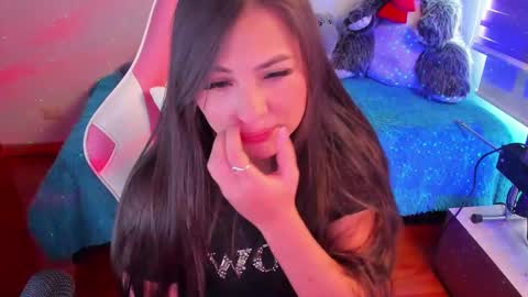 Snapshot of madeleine_shinobi chatting on 03/05/25, 08:32 Emily Only Fans online show from 03/05/25, 08:32