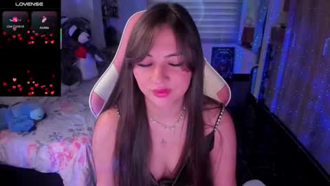 Snapshot of madeleine_shinobi chatting on 11/11/25, 10:32 Emily Only Fans online show from 11/11/25, 10:32