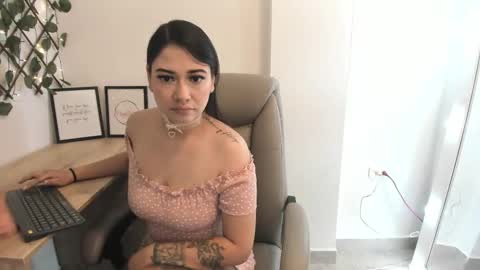 Snapshot of madeleine_w chatting on 09/27/25, 12:48 Madeleine online show from 09/27/25, 12:48