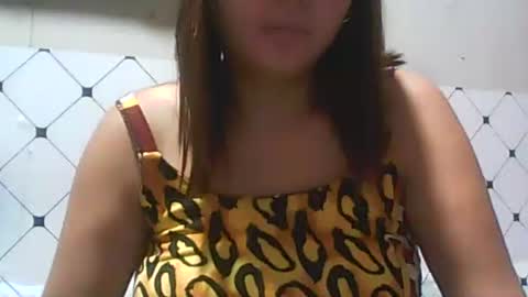 Snapshot of madeline263 chatting on 11/19/25, 08:09 madeline263 online show from 11/19/25, 08:09