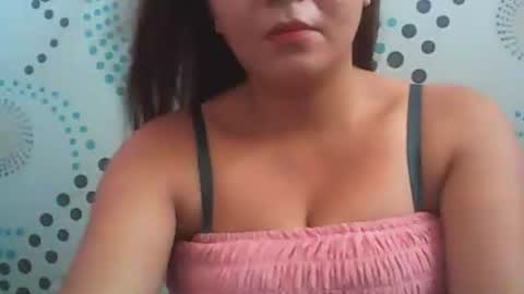 Snapshot of madeline263 chatting on 12/14/25, 06:41 madeline263 online show from 12/14/25, 06:41