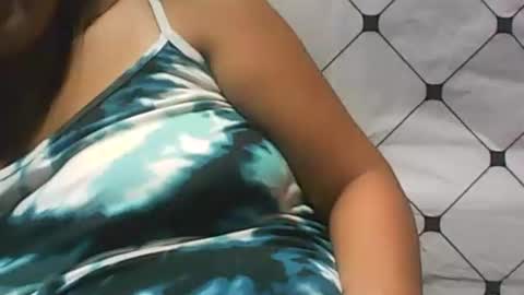 Snapshot of madeline263 chatting on 12/22/25, 04:48 madeline263 online show from 12/22/25, 04:48