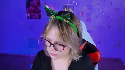 Madeline online show from 11/30/25, 01:48