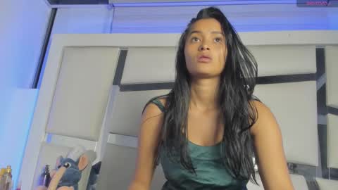 madeline_js online show from 09/25/25, 04:05