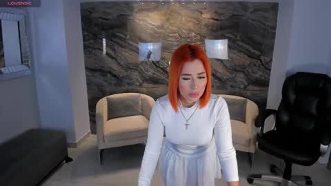 Snapshot of madelinefox_ chatting on 09/30/25, 09:36 Madeline online show from 09/30/25, 09:36